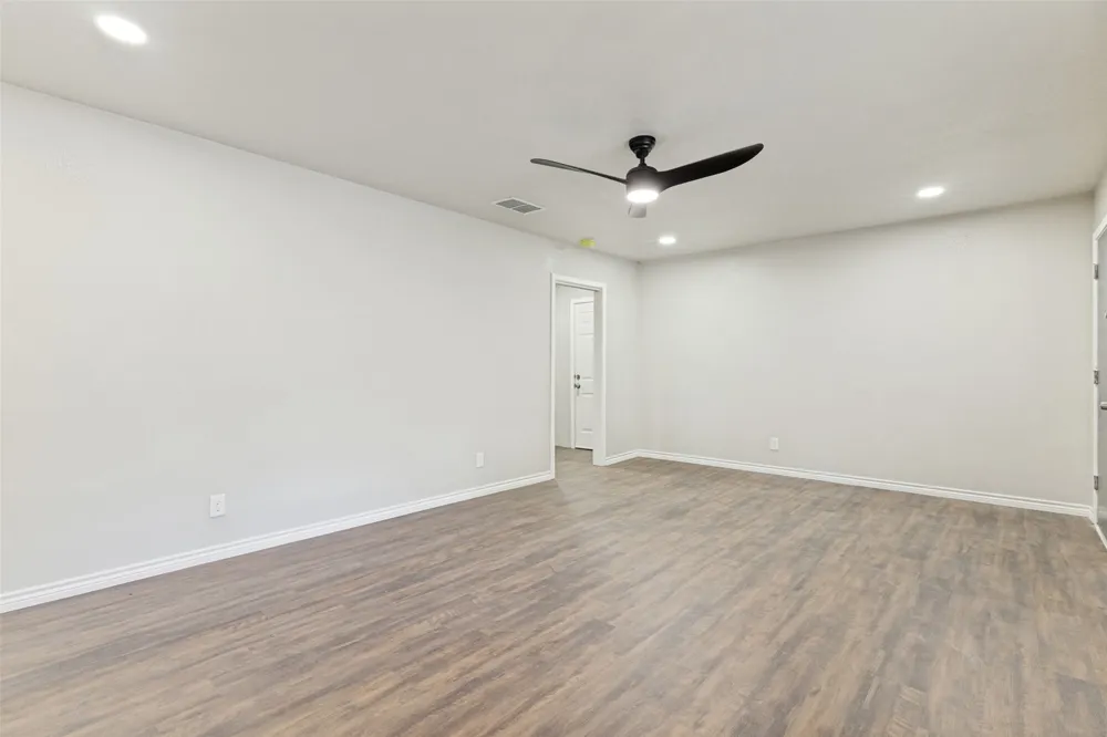 3021 Edith Lane Haltom City, TX 76117