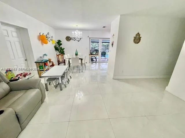 10891 Snapper Creek Dr Miami, FL 33173