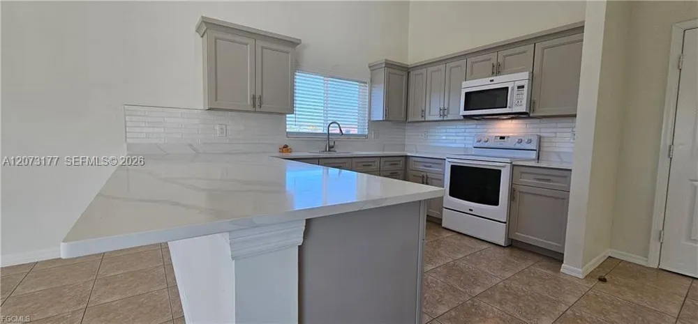 420 SE 15TH TER Cape Coral, FL 33990