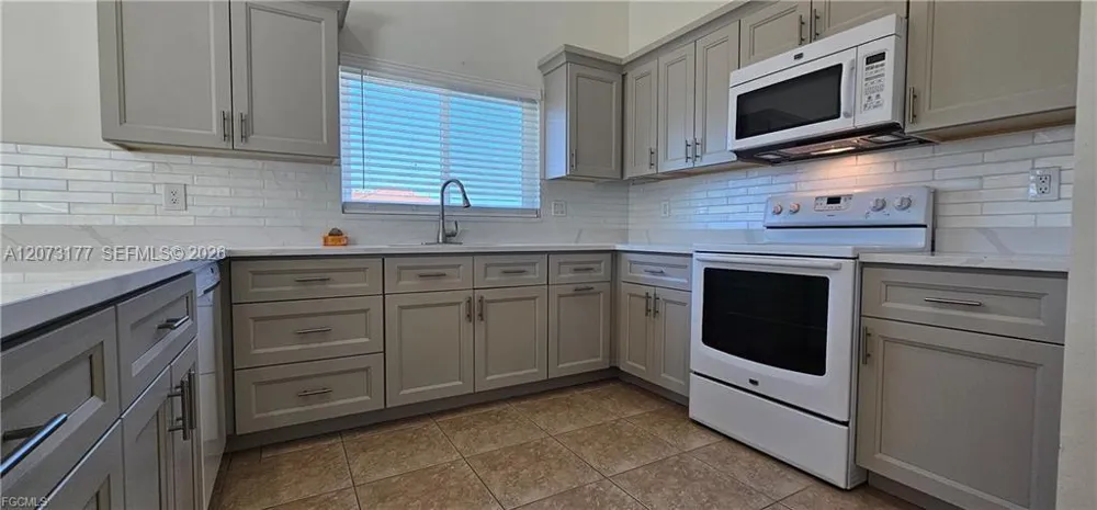 420 SE 15TH TER Cape Coral, FL 33990