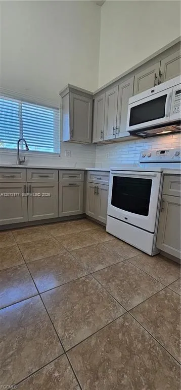 420 SE 15TH TER Cape Coral, FL 33990