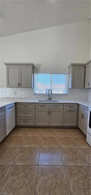 420 SE 15TH TER Cape Coral, FL 33990
