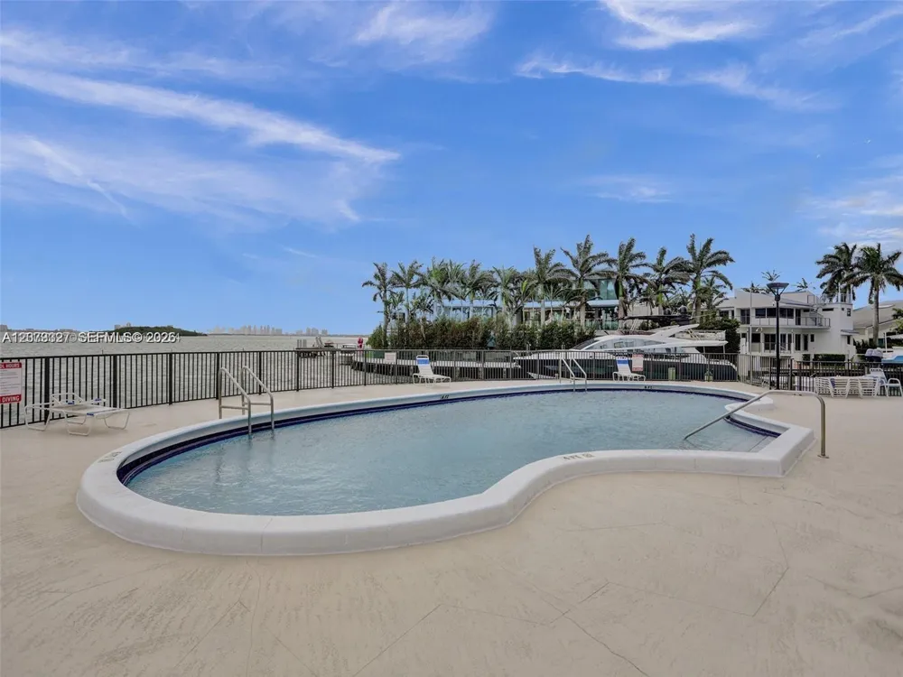 11930 Bayshore Dr #1407 North Miami, FL 33181