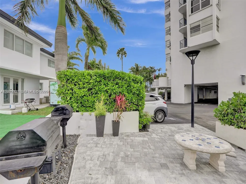 11930 Bayshore Dr #1407 North Miami, FL 33181