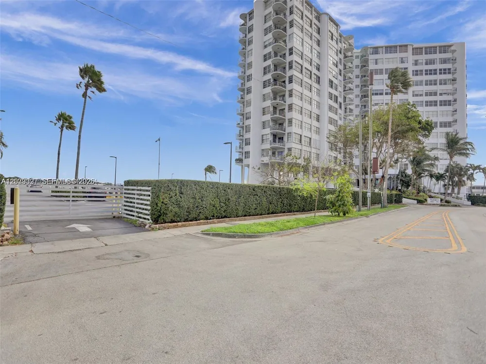 11930 Bayshore Dr #1407 North Miami, FL 33181