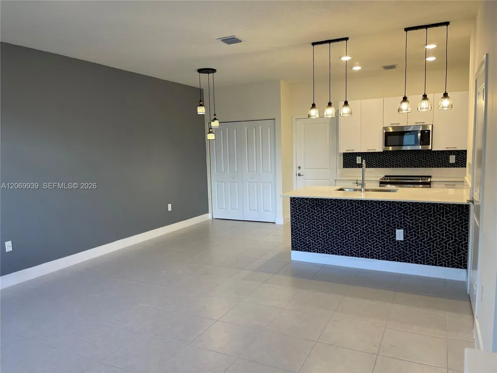 4460 NW 83rd Ave Doral, FL 33166