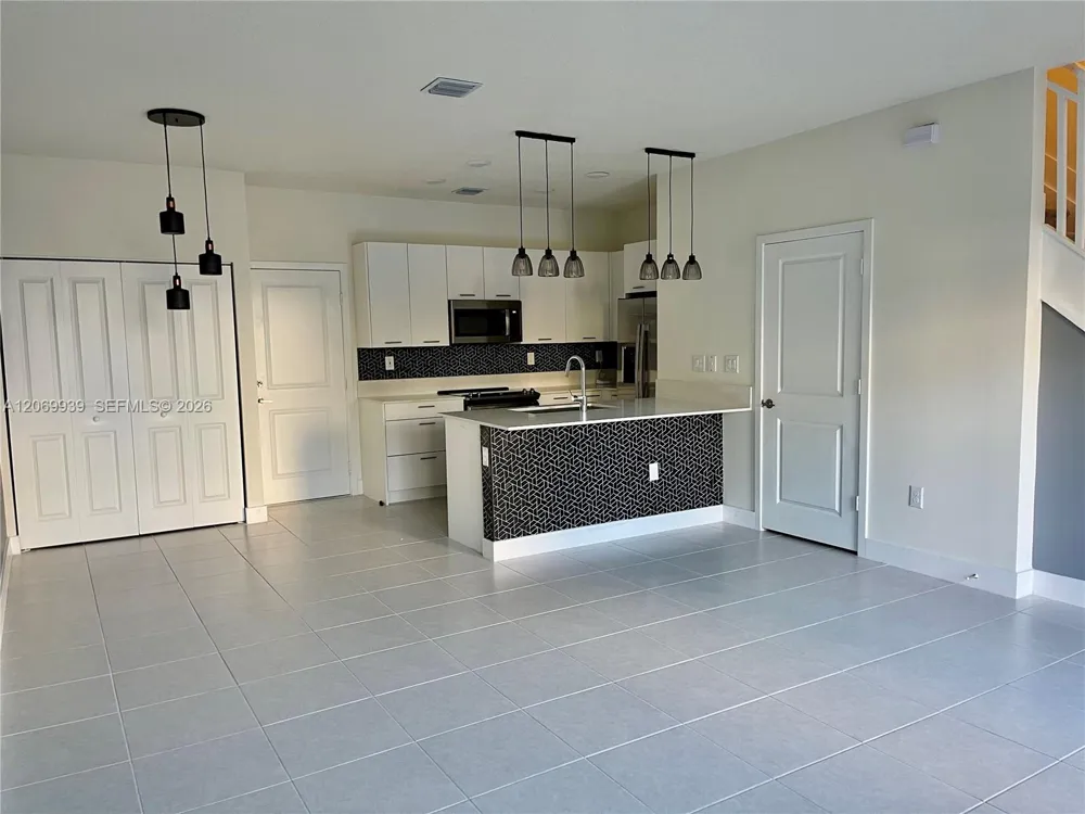 4460 NW 83rd Ave Doral, FL 33166