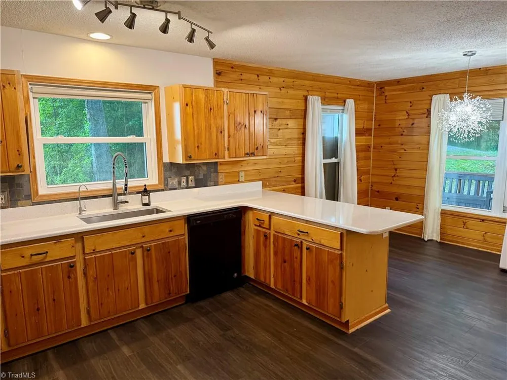 61 Lucky Hill Road Grassy Creek, NC 28631