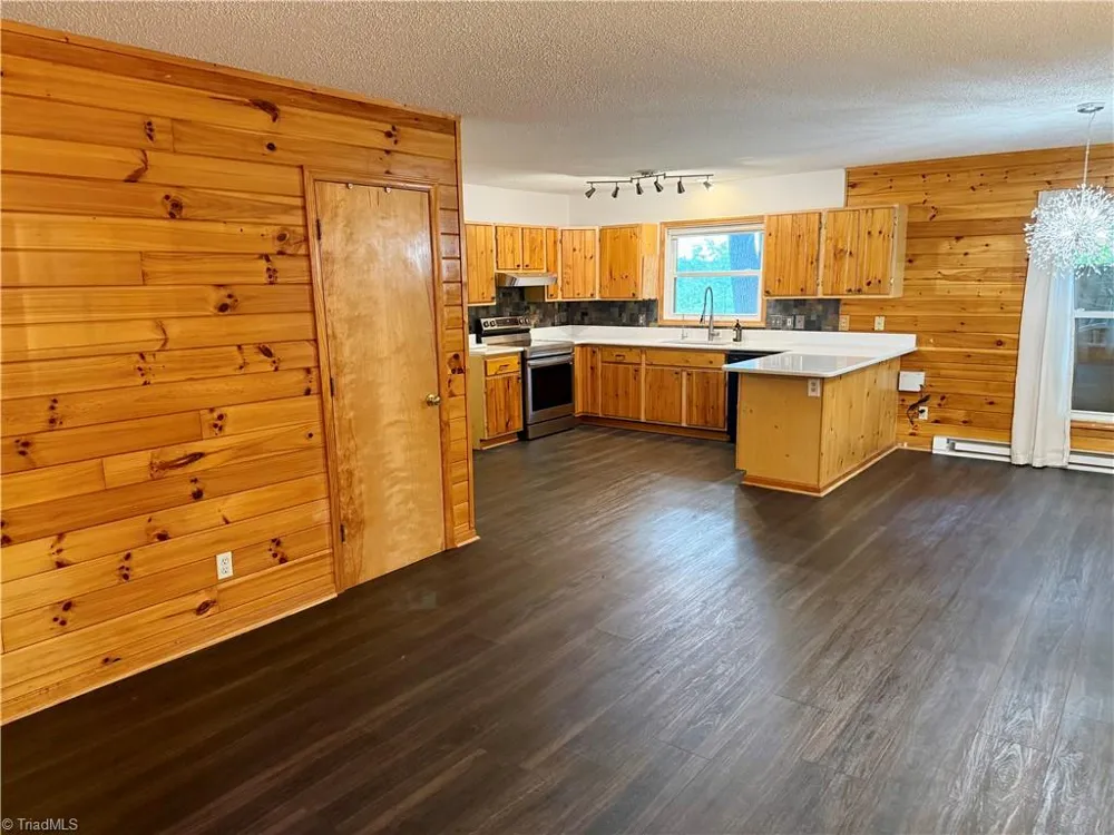 61 Lucky Hill Road Grassy Creek, NC 28631