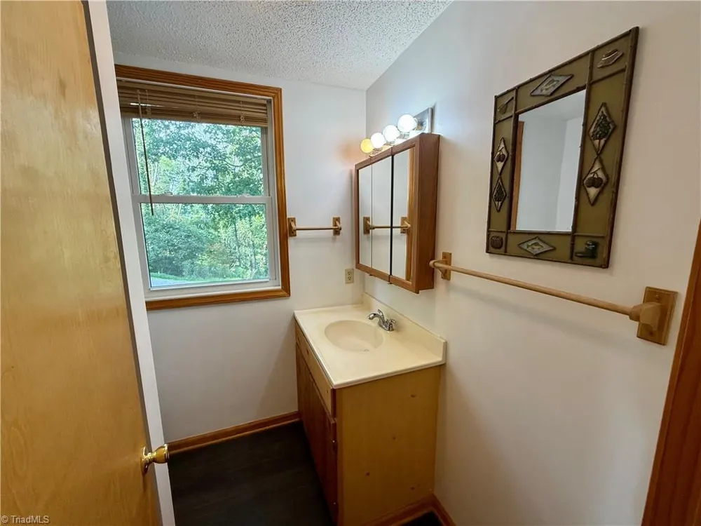 61 Lucky Hill Road Grassy Creek, NC 28631