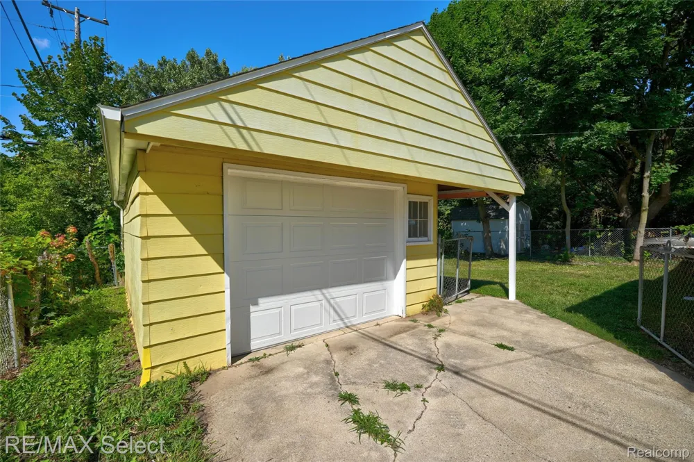 1920 Greenbrook Lane Flint City, MI 48507