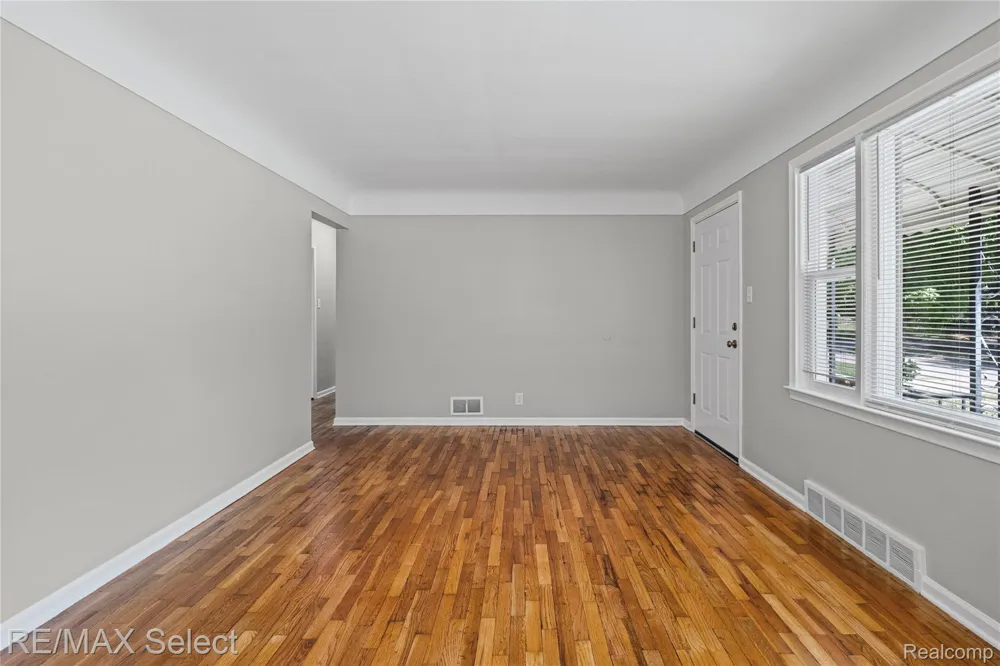 1920 Greenbrook Lane Flint City, MI 48507
