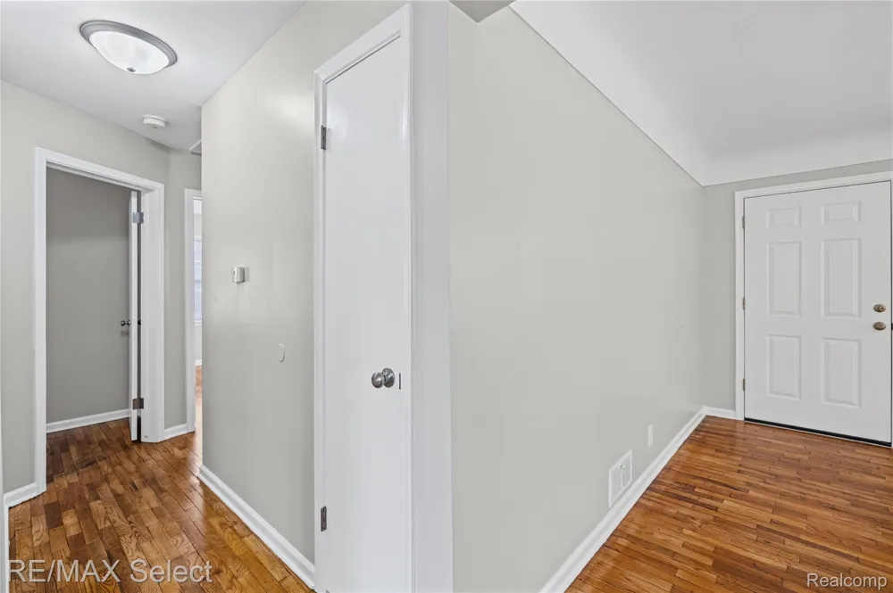 1920 Greenbrook Lane Flint City, MI 48507