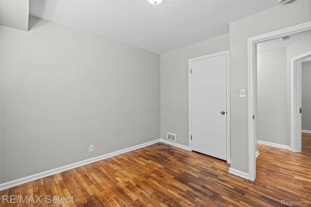 1920 Greenbrook Lane Flint City, MI 48507