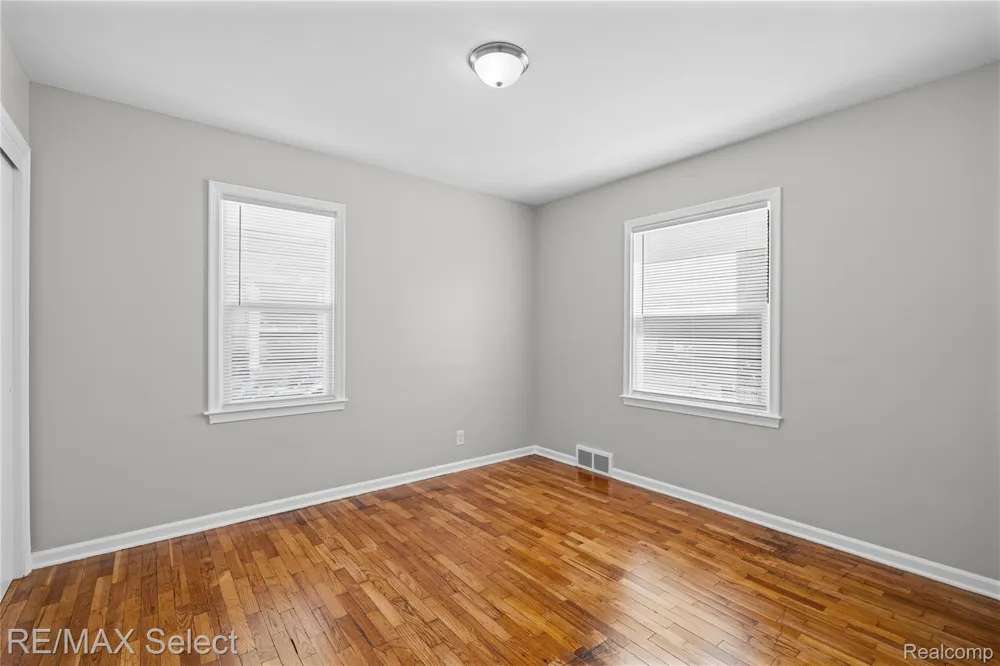 1920 Greenbrook Lane Flint City, MI 48507