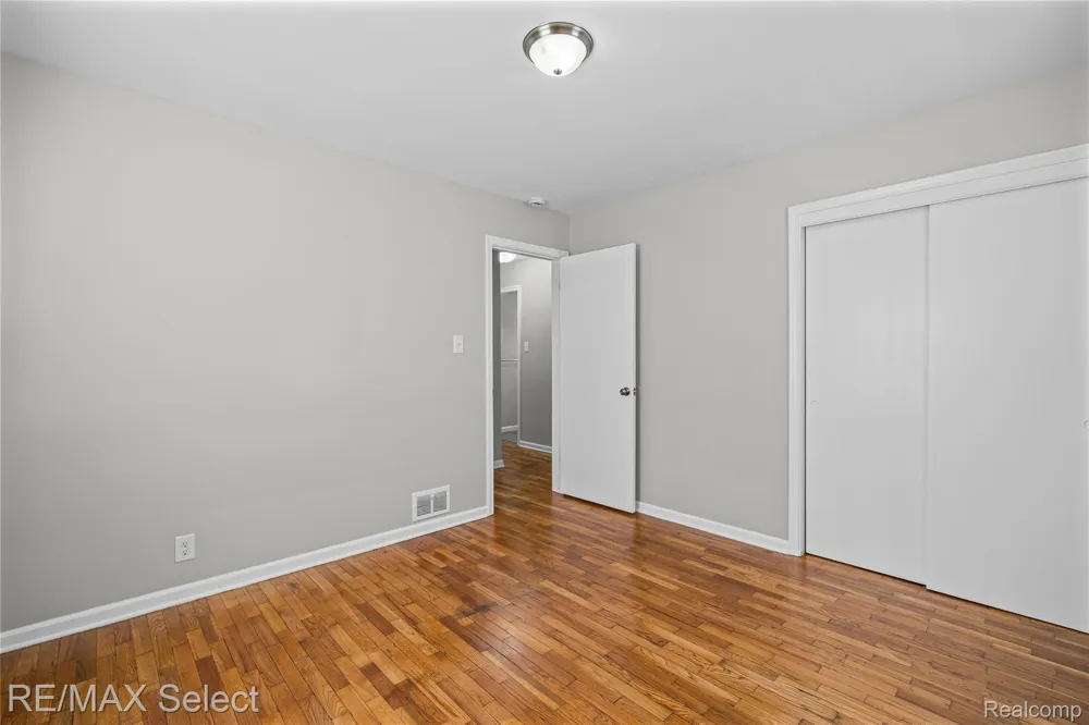 1920 Greenbrook Lane Flint City, MI 48507