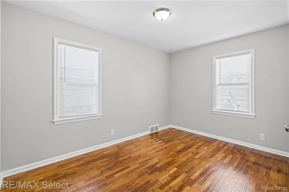 1920 Greenbrook Lane Flint City, MI 48507