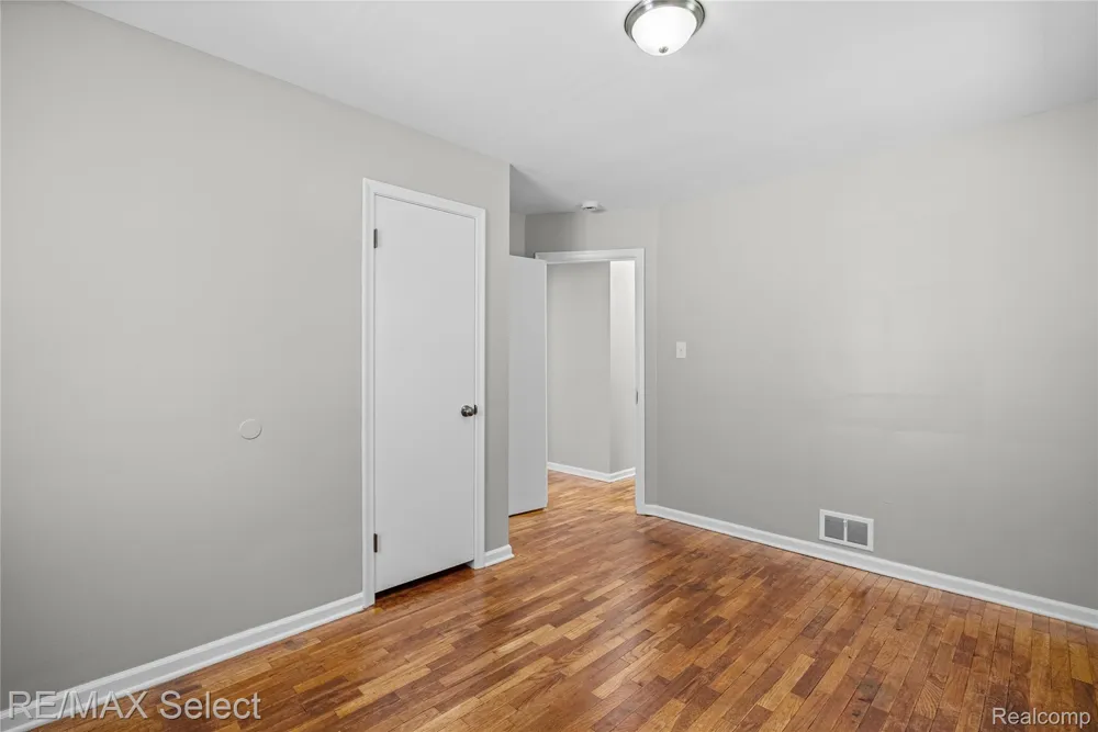 1920 Greenbrook Lane Flint City, MI 48507
