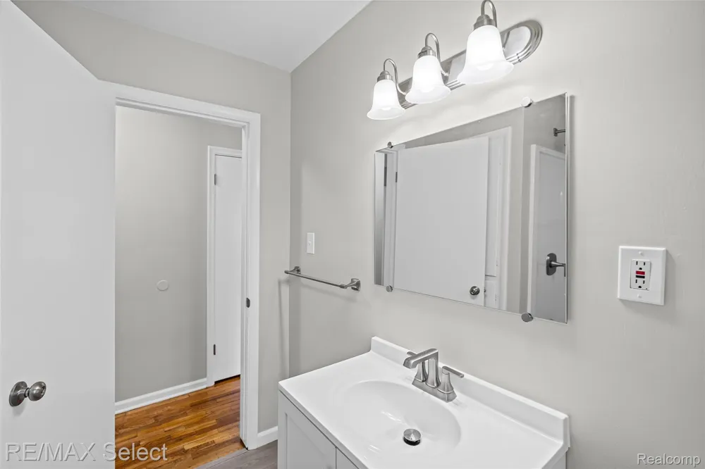 1920 Greenbrook Lane Flint City, MI 48507