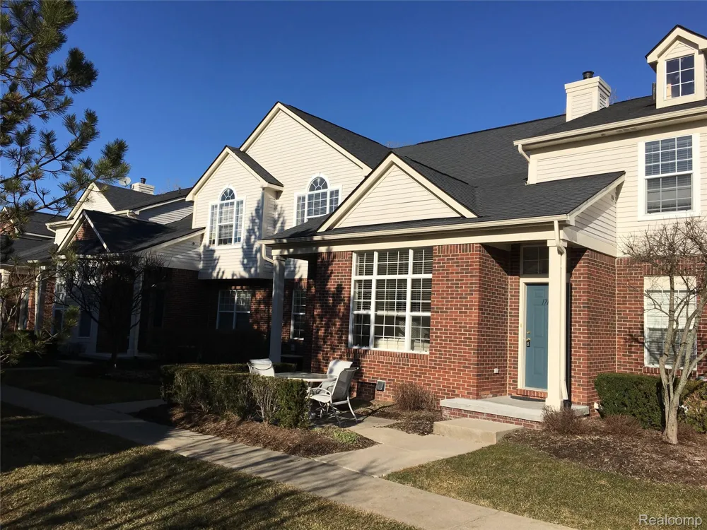 17203 Caitlin Circle Commerce Charter Township, MI 48390