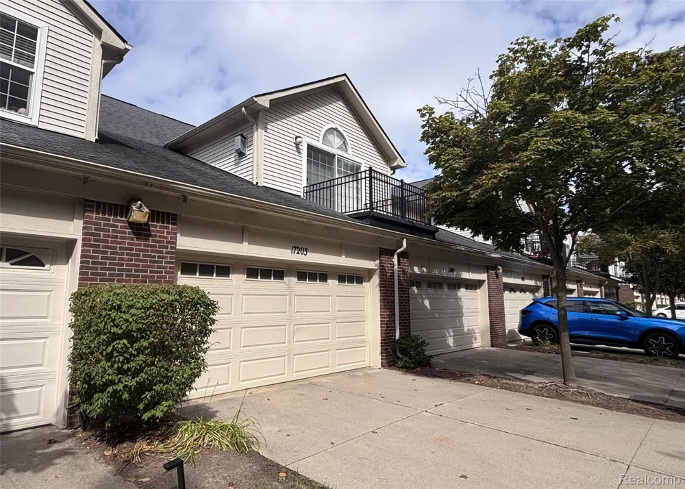 17203 Caitlin Circle Commerce Charter Township, MI 48390