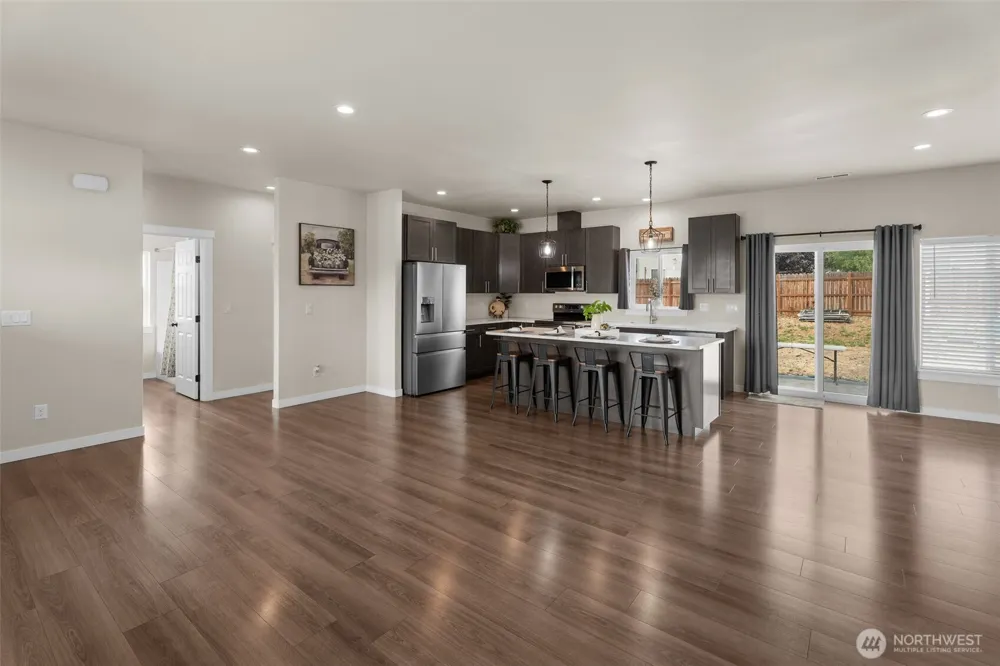 158 Saratoga LN Malaga, WA 98828