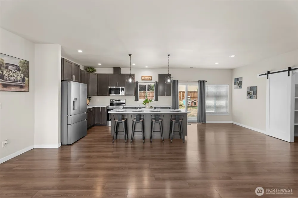 158 Saratoga LN Malaga, WA 98828