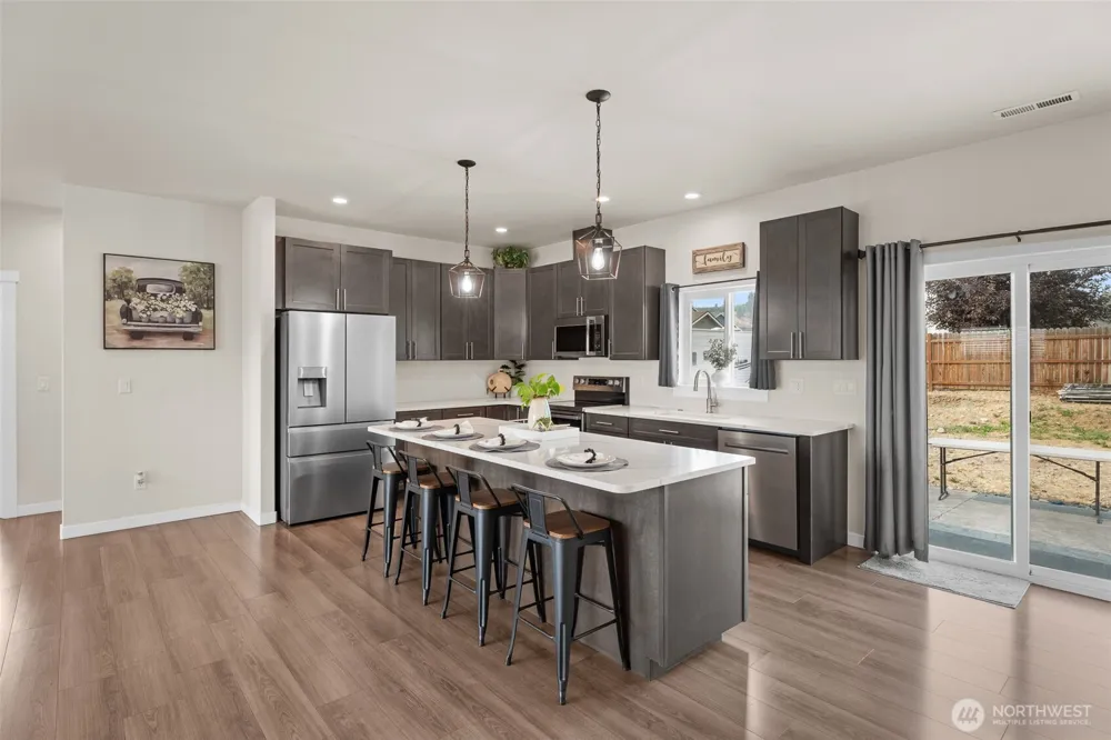 158 Saratoga LN Malaga, WA 98828