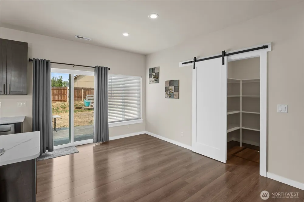 158 Saratoga LN Malaga, WA 98828