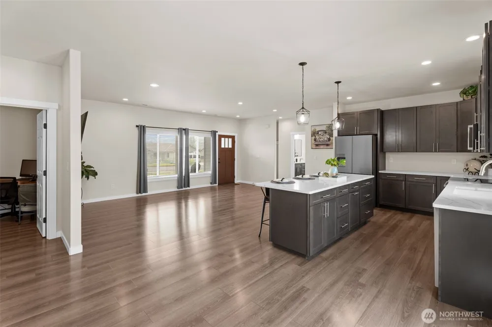 158 Saratoga LN Malaga, WA 98828