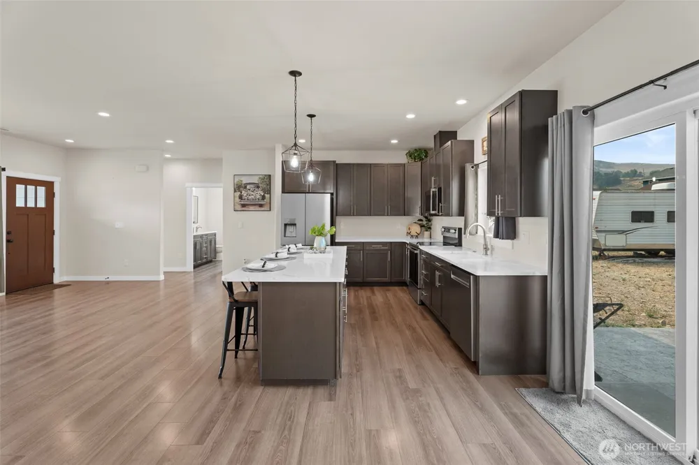 158 Saratoga LN Malaga, WA 98828