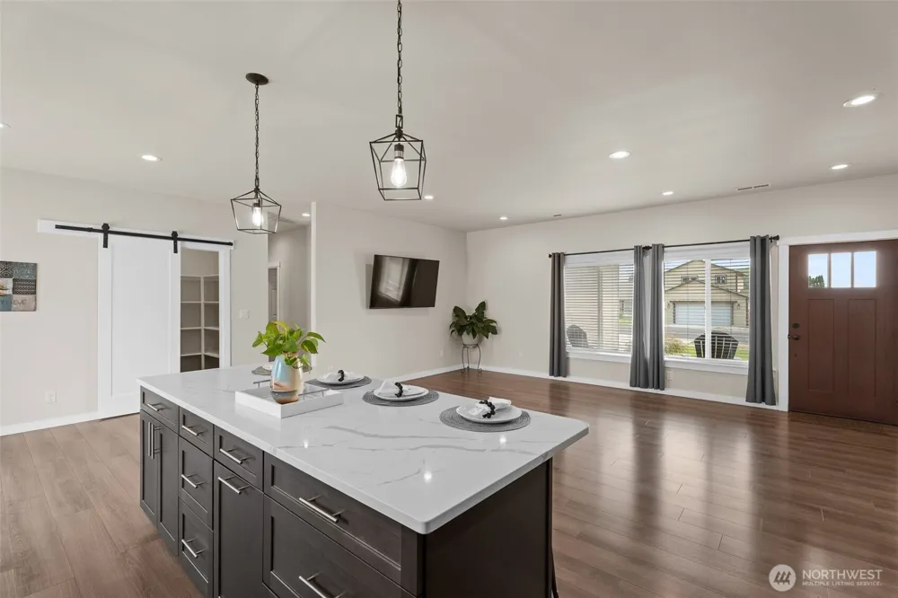 158 Saratoga LN Malaga, WA 98828