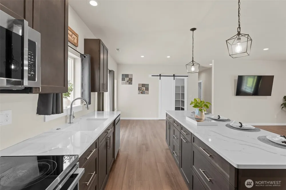 158 Saratoga LN Malaga, WA 98828