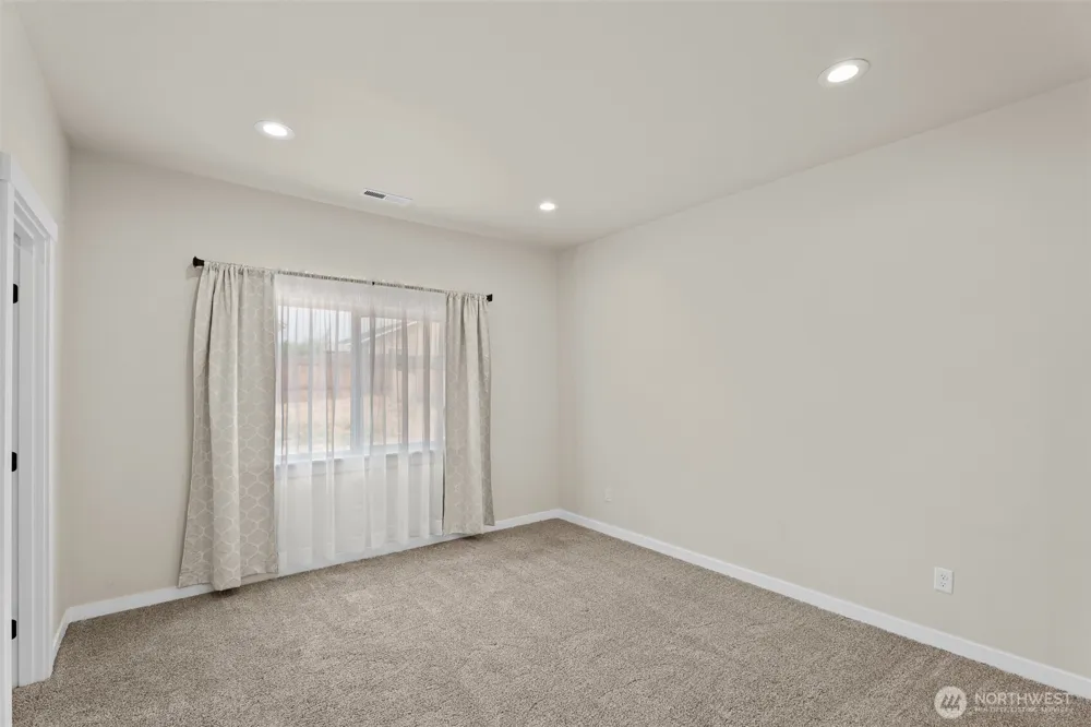 158 Saratoga LN Malaga, WA 98828