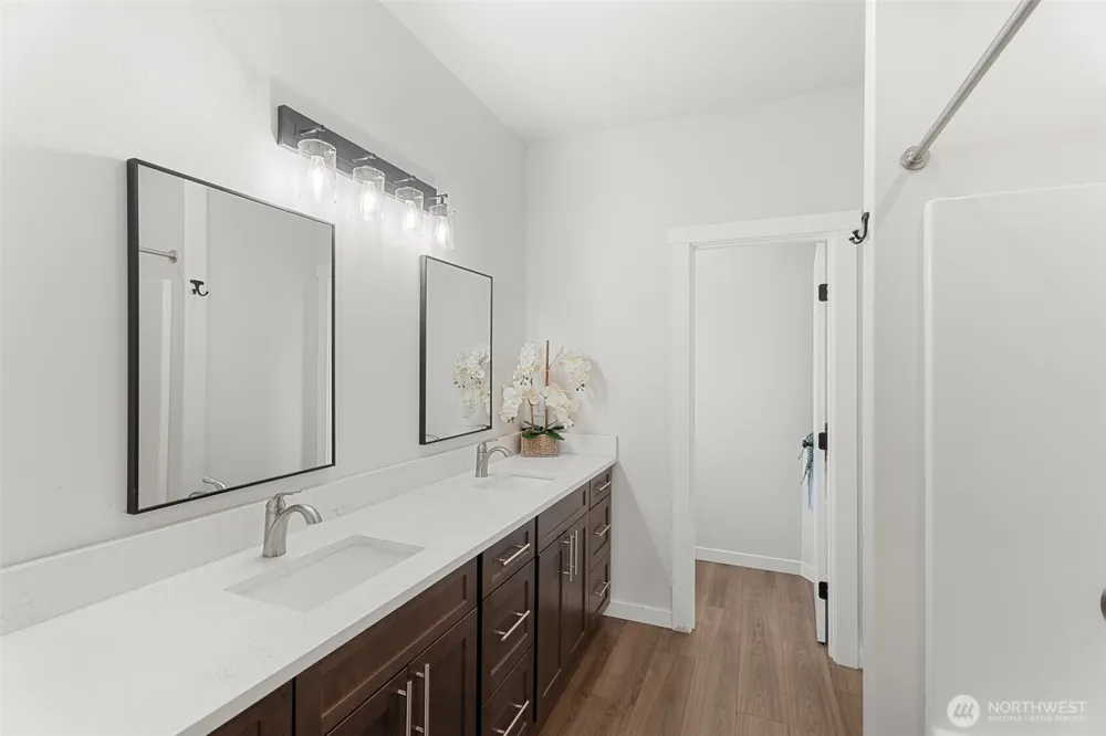 158 Saratoga LN Malaga, WA 98828