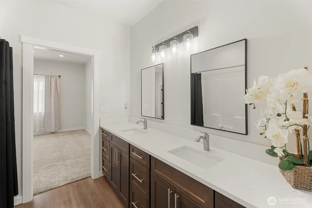 158 Saratoga LN Malaga, WA 98828