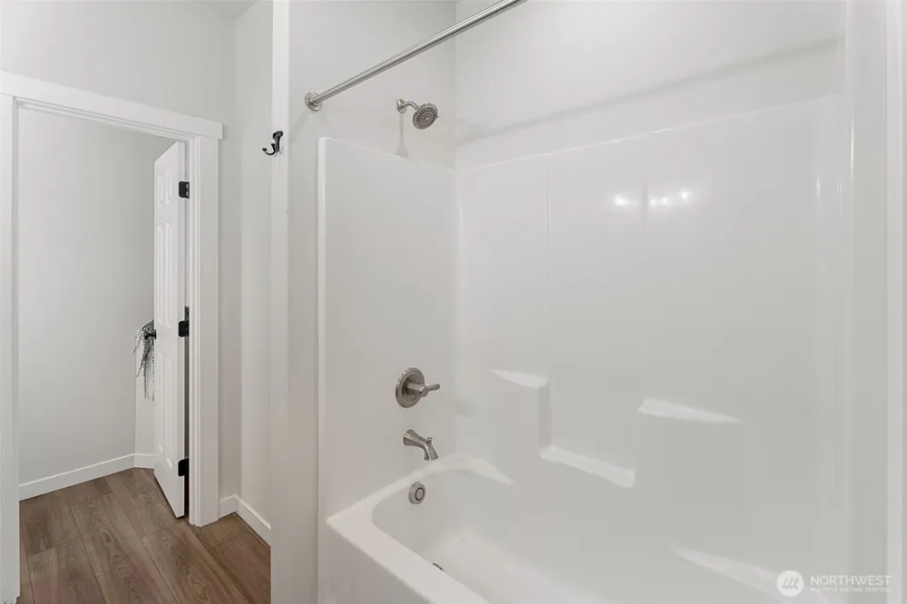 158 Saratoga LN Malaga, WA 98828