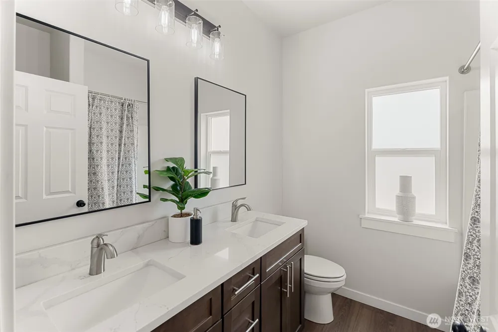 158 Saratoga LN Malaga, WA 98828