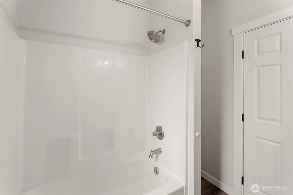158 Saratoga LN Malaga, WA 98828