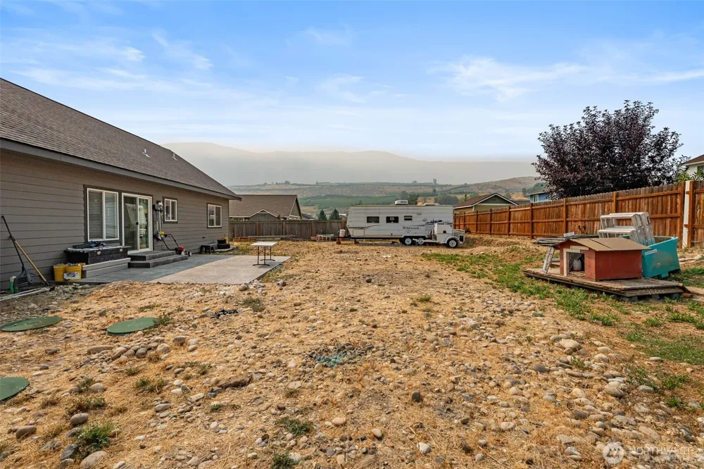 158 Saratoga LN Malaga, WA 98828