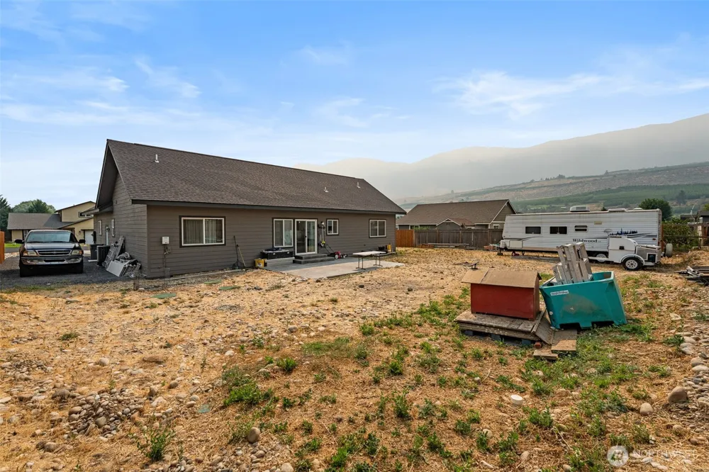 158 Saratoga LN Malaga, WA 98828