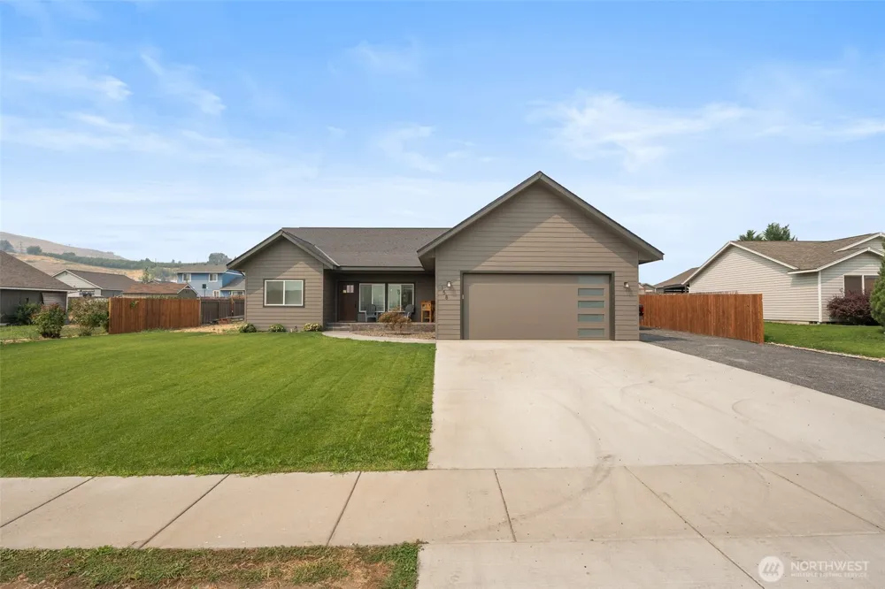 158 Saratoga LN Malaga, WA 98828