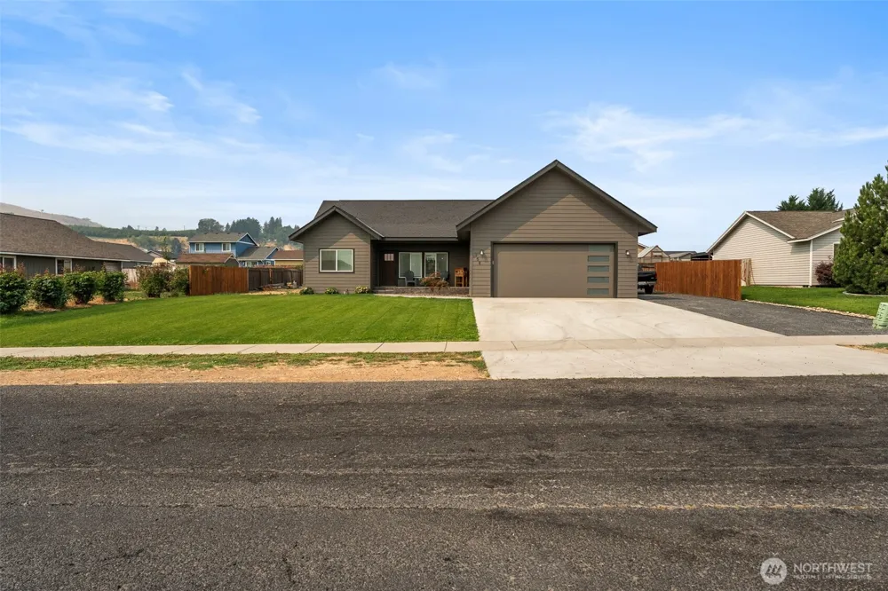 158 Saratoga LN Malaga, WA 98828