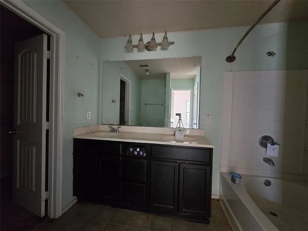 4204 Sapphire Lane Granbury, TX 76049