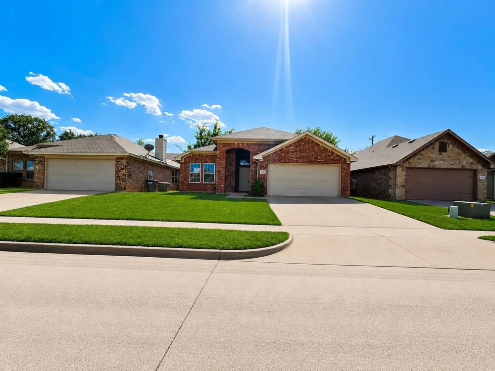 4204 Sapphire Lane Granbury, TX 76049