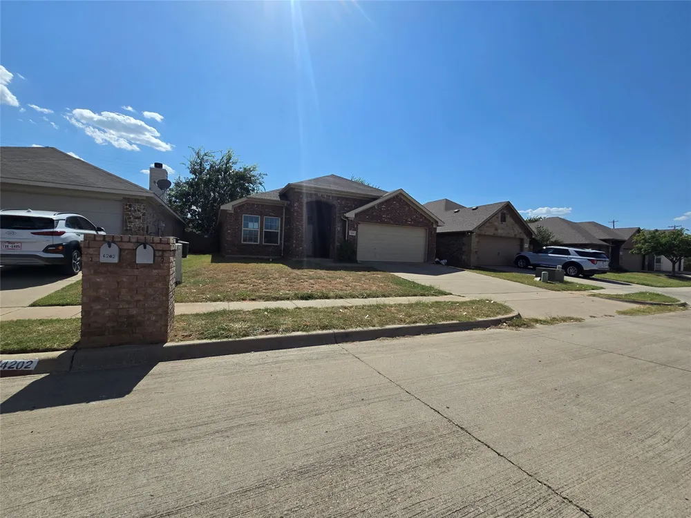4204 Sapphire Lane Granbury, TX 76049