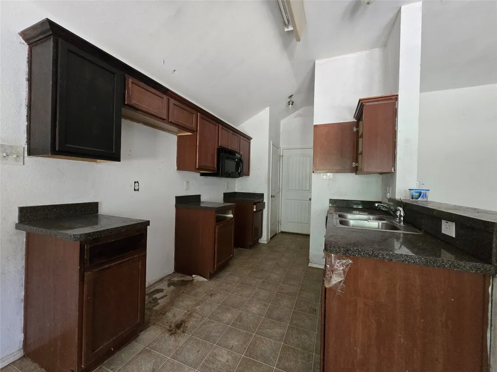 4204 Sapphire Lane Granbury, TX 76049