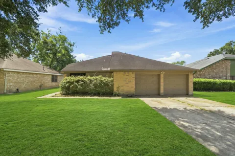 807 Highland Woods Drive