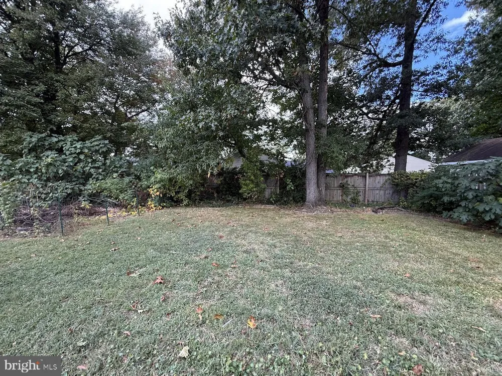 220 SUMMIT HALL ROAD Gaithersburg, MD 20877
