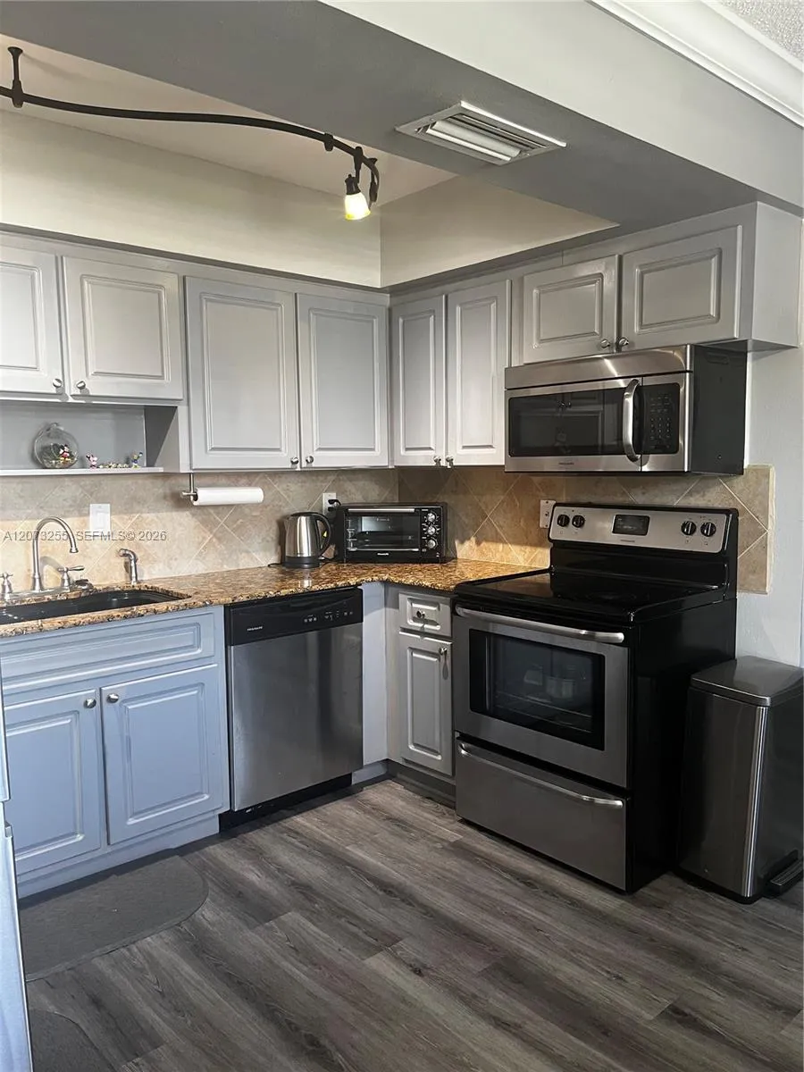 7103 SW 3rd Ct North Lauderdale, FL 33068